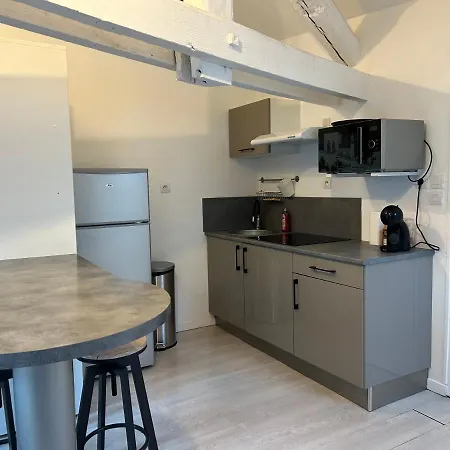 Le Petit Charles Hotel